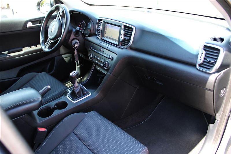 Kia Sportage 1,6 T-GDi 130kW 4x4,MANUAL,NAV - fotka 20 z 33