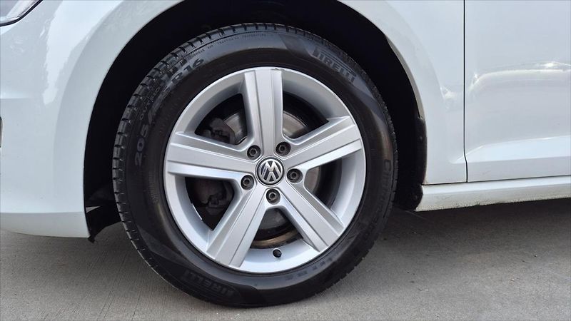 Volkswagen Golf 1,6 TDI DSG COMFORTLINE ČR - fotka 23 z 23