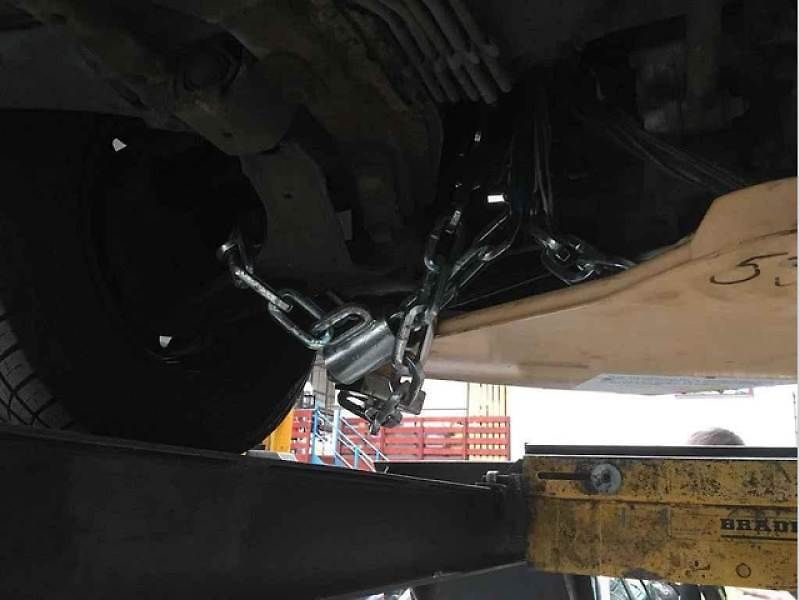 Už na první pohled je Suzuki Swift v dost zbídačeném stavu. Další detaily si prohlédněte v galerii.