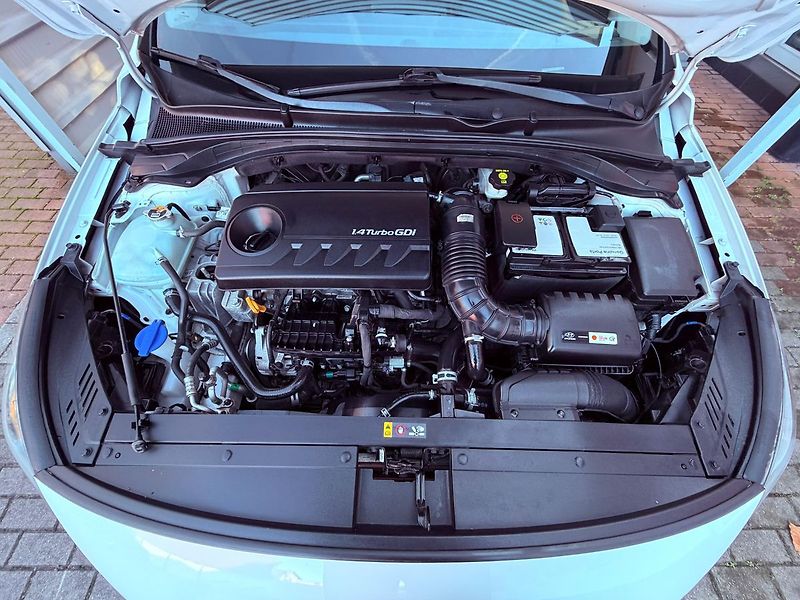 Hyundai i30 1.4 T-GDi All Inclusive, ČR - fotka 28 z 29