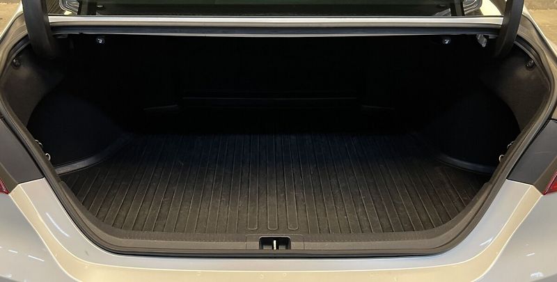 Toyota Camry 2,5 Hybrid AT Executive - fotka 12 z 17