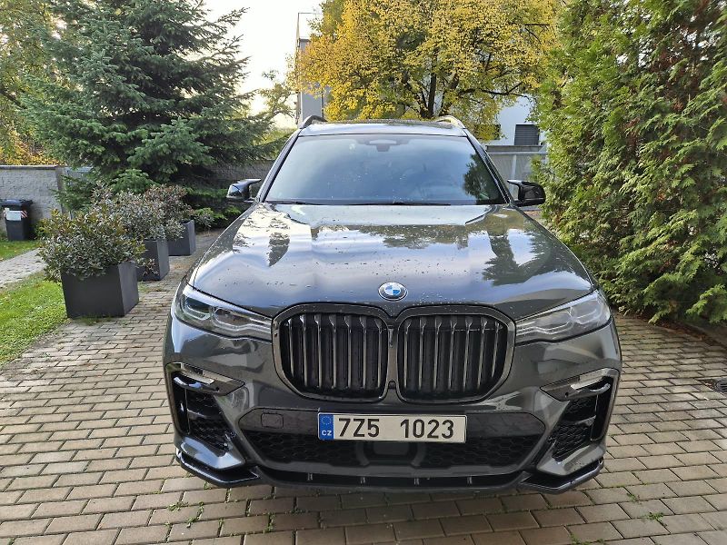 BMW X7 (2021) 40d Xdrive   REZERVACE - fotka 4 z 29