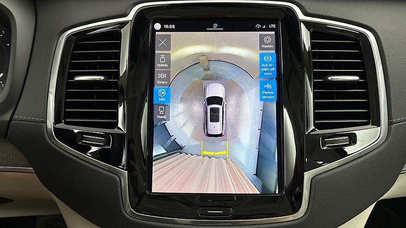 Volvo XC90 2.0 B5 AUT AWD Ultimate Bright - fotka 12 z 36