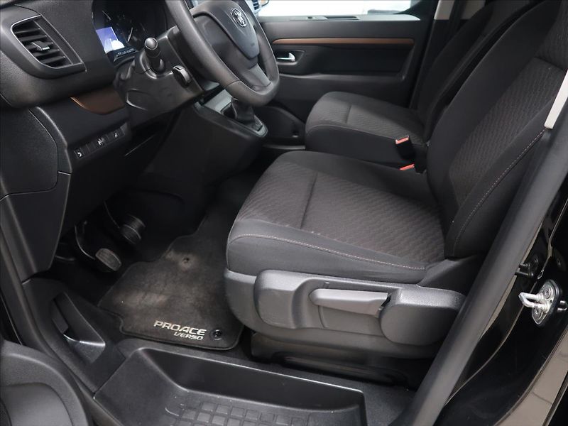 Toyota ProAce Verso 2,0 D-4D Family 1.maj. 8 míst - fotka 12 z 37