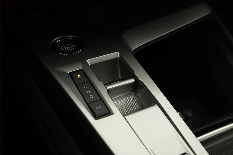 Peugeot 308 (2024) Allure 1.2 PureTech - fotka 10 z 18