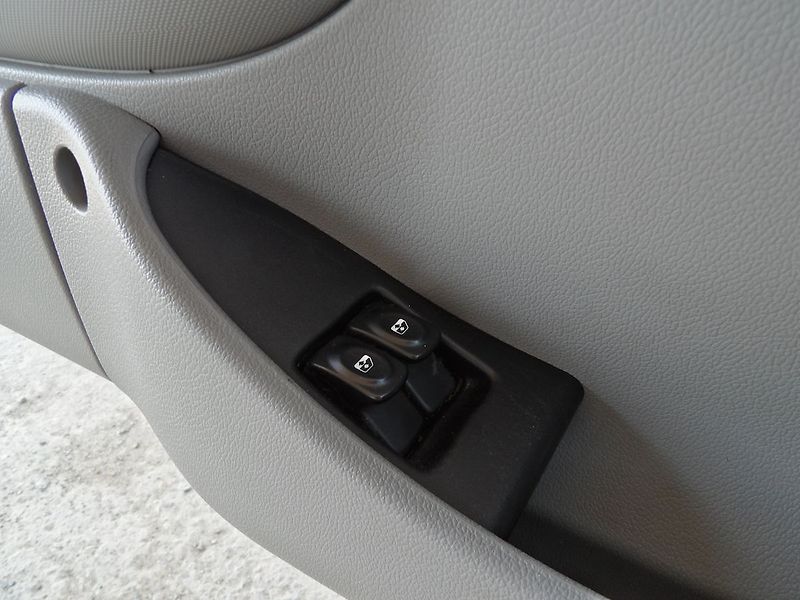 Renault Kangoo 1.2i 16v 55kW Klimatizace - fotka 12 z 28