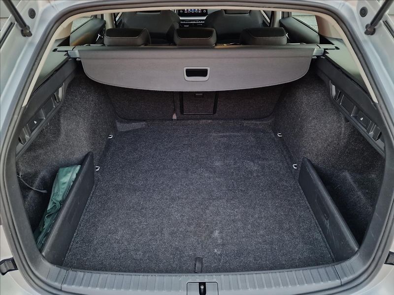 Škoda Octavia 2.0TDI Combi, původ ČR,1.Maj. - fotka 16 z 50