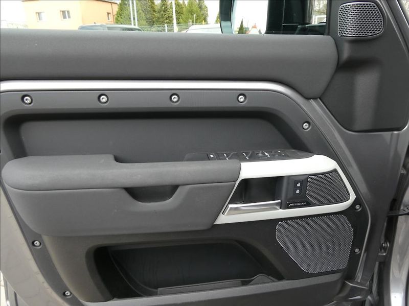 Land Rover Defender 3,0 D250 X-Dyn SE,1.maj,ČR,DPH - fotka 14 z 36