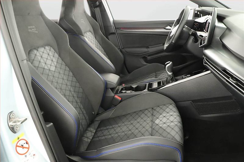 Volkswagen Golf (2024) R-Line 1.5 TSI - fotka 7 z 22