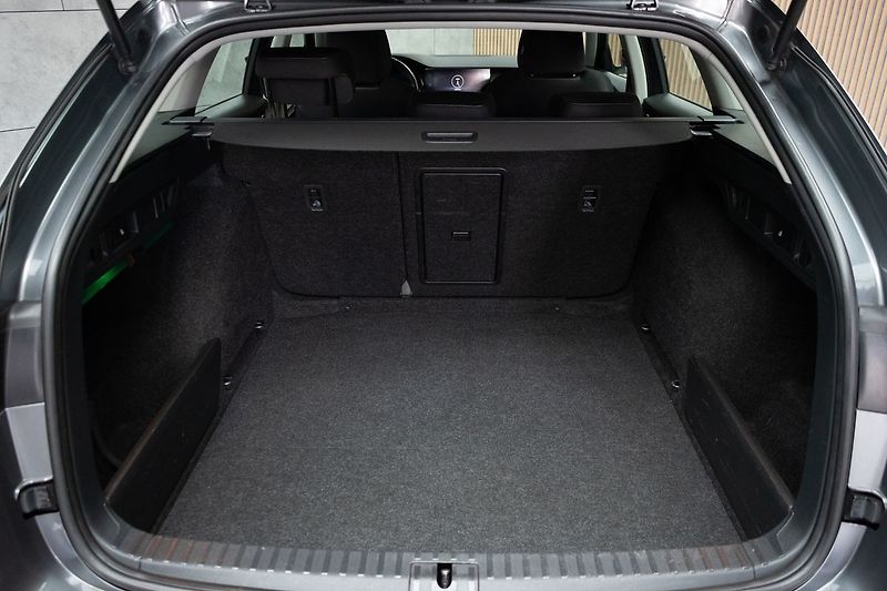 Škoda Octavia 2.0TDI DSG*ACC*MIRROR-LINK*DPH - fotka 29 z 32