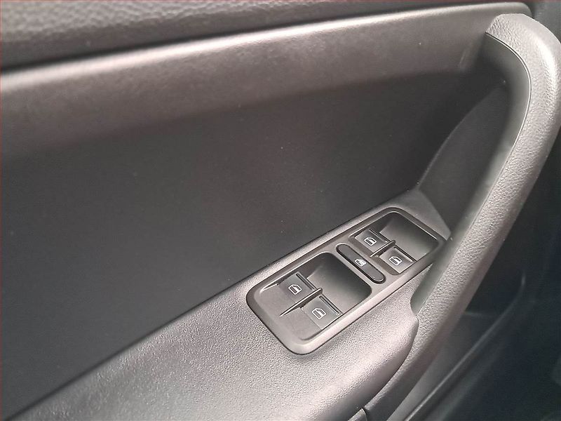 Škoda Yeti (2012) Elegance 2.0 TDI, Serv.kniha - fotka 16 z 17