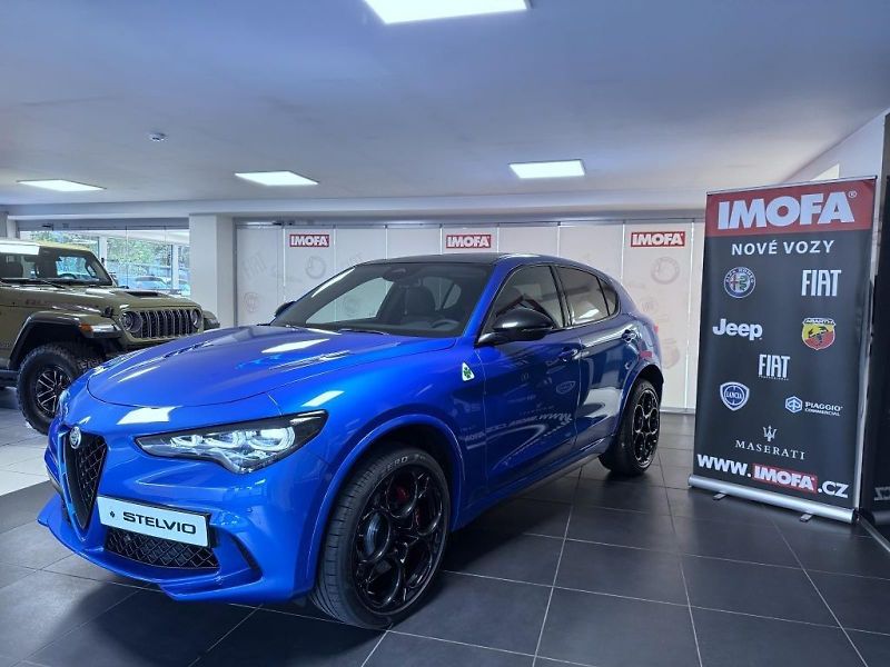 Alfa Romeo Stelvio (2026) 2.9 V6 BiTurbo 520k QV Carbon - fotka 3 z 25
