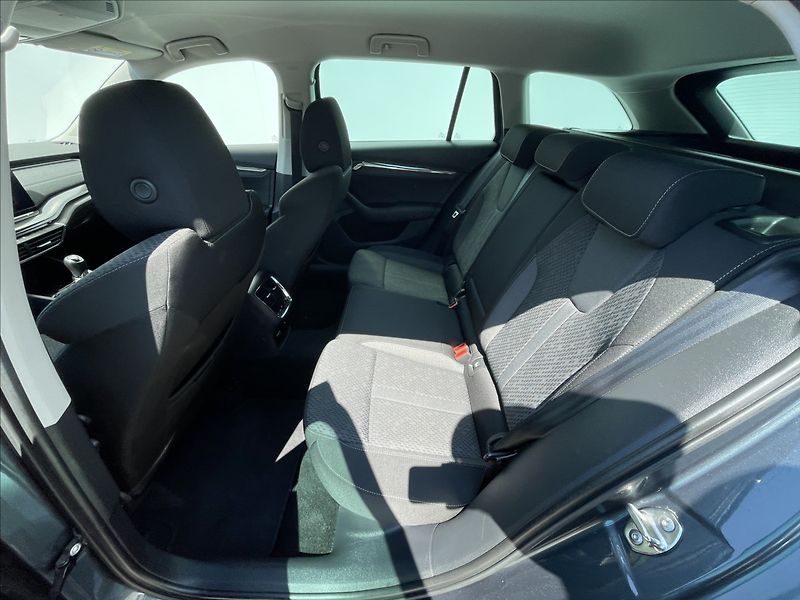 Škoda Octavia 2,0 TDI Style+ TZ+Canton+NAV - fotka 16 z 23