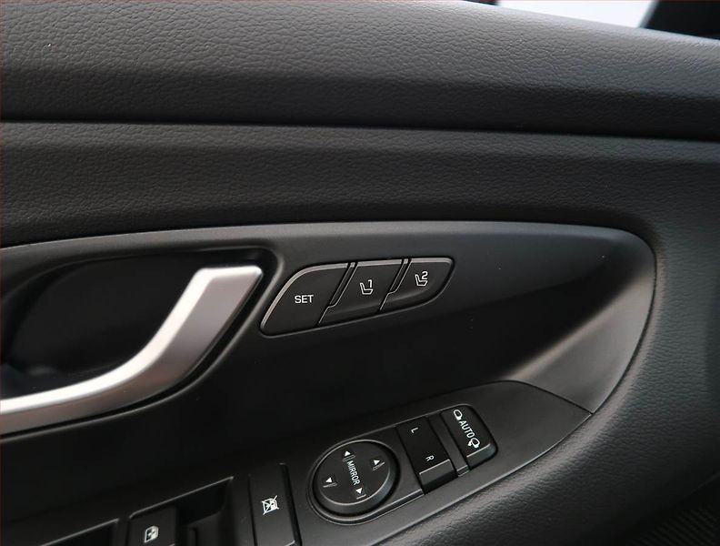Hyundai i30 (2022) N Line Premium 1.5 T-GDI MHEV - fotka 23 z 26