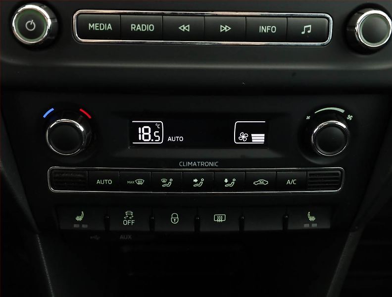 Škoda Rapid (2014) Spaceback 1.2 TSI, Tempomat - fotka 12 z 18