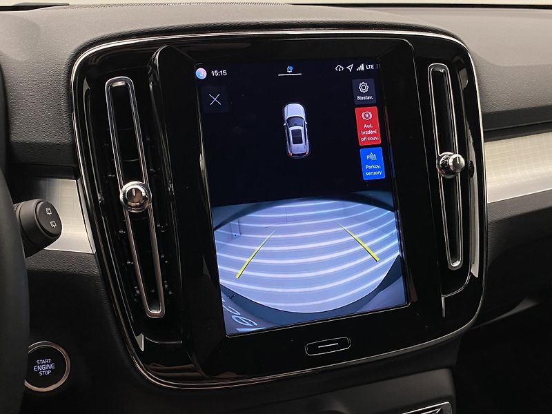Volvo XC40 B3 AUT DARK PLUS - fotka 62 z 62