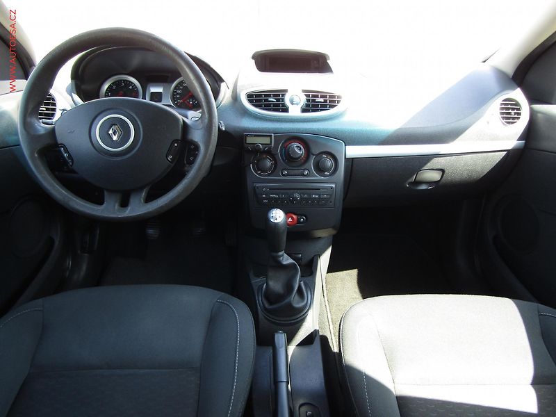 Renault Clio (2009) 1.5 dCi, ČR, AC, el. výbava - fotka 8 z 18
