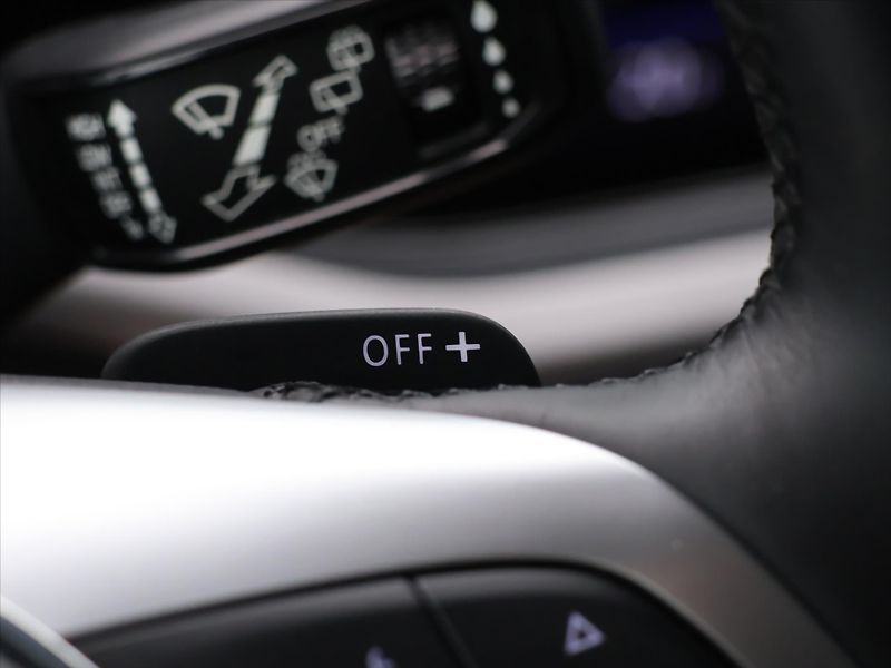 Volkswagen Touareg 3,0 TDI 210kW 4M LED DPH CZ - fotka 24 z 39