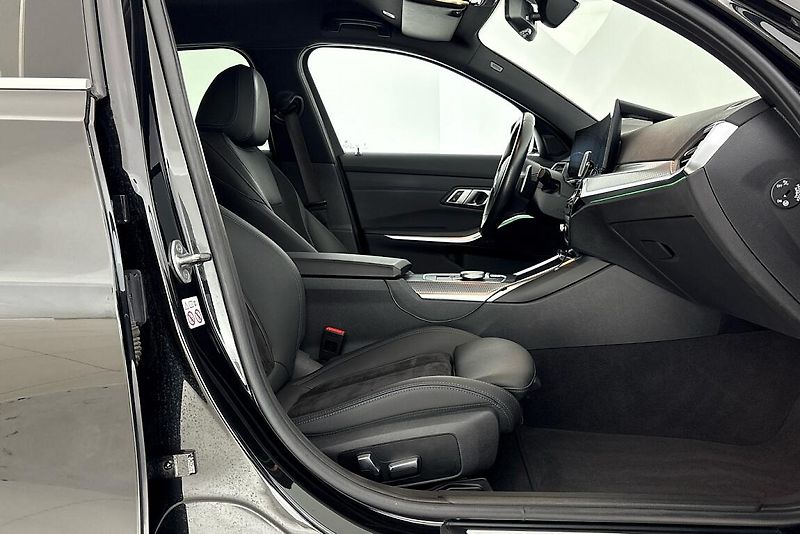 BMW Řada 3 řady 3 | 330d xDrive - fotka 14 z 27