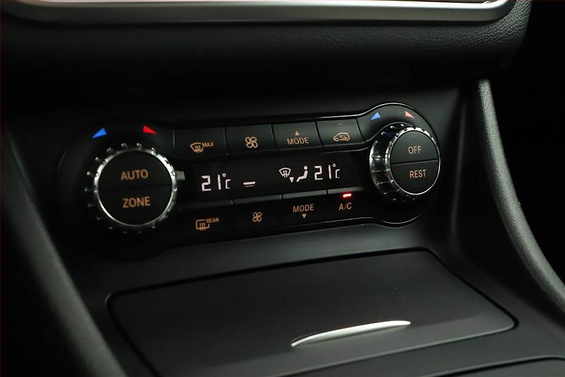 Mercedes-Benz GLA (2017) 220 d 4MATIC - fotka 16 z 21