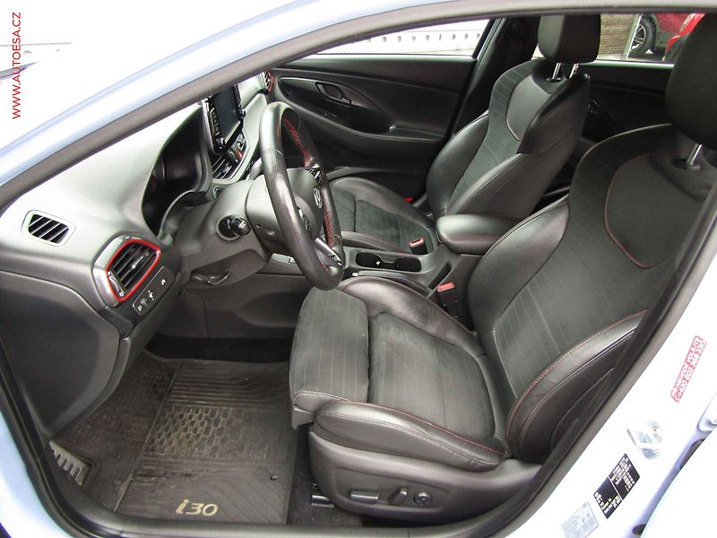 Hyundai i30 (2018) 2.0 T-GDi, ČR, N-Line - fotka 9 z 22