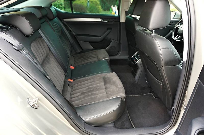 Škoda Superb (2015) STYLE PLUS 2,0 TDI 140 kW - fotka 22 z 52