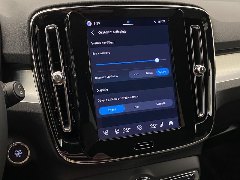 Volvo XC40 (2026) B3 AUT DARK PLUS - fotka 51 z 59