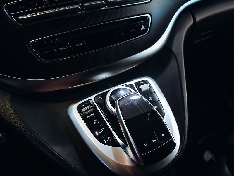 Mercedes-Benz Třídy V V 250d 4MATIC AMG - fotka 8 z 26