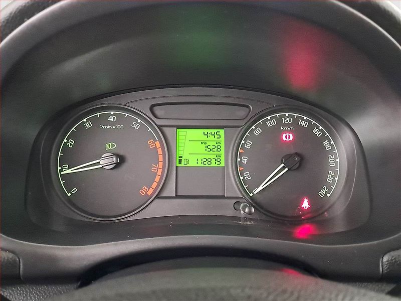 Škoda Fabia (2010) 1.4 16V - fotka 11 z 14