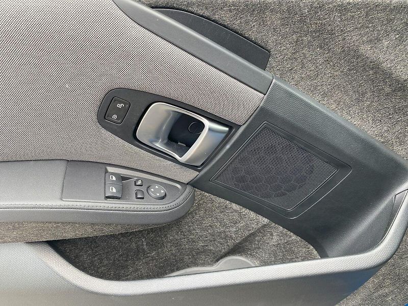 BMW i3 120Ah Comfort Navi Reku - fotka 22 z 24