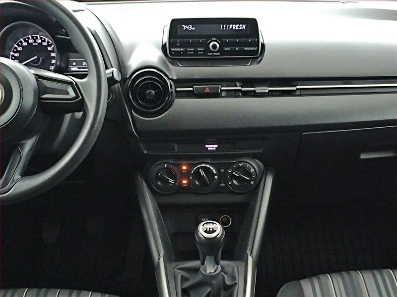 Mazda 2 (2019) 1.5 16V, Park. senzory - fotka 12 z 14