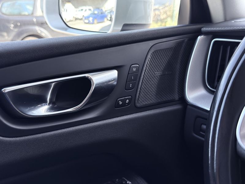 Volvo XC60 B4 AWD INSCRIP. // nezáv. top. - fotka 24 z 48