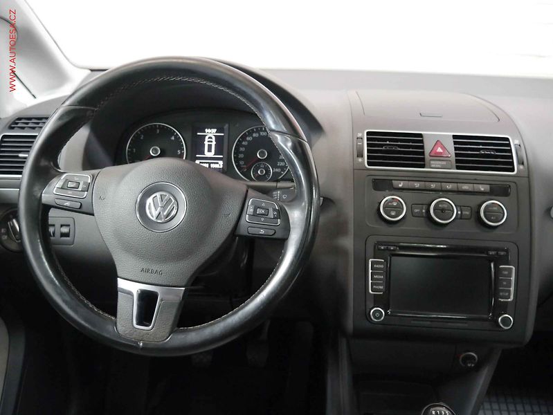 Volkswagen Touran (2014) 1.6 TDi, ČR, STK7/28 - fotka 11 z 20