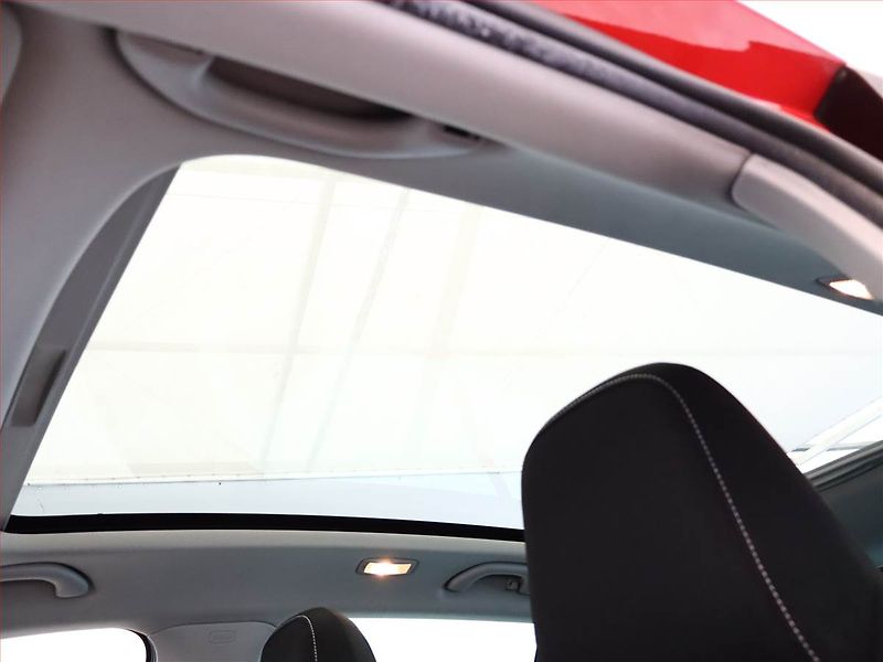Škoda Rapid (2015) Spaceback 1.2 TSI, Xenony - fotka 15 z 15