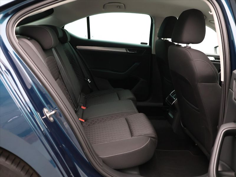 Škoda Superb 2.0 TDI 110kW LED Ambition DPH - fotka 11 z 26