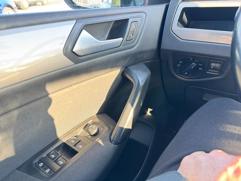 Volkswagen Touran (2016) 1,6 TDI 85 KW STK NAVI TAŽNÉ - fotka 19 z 50