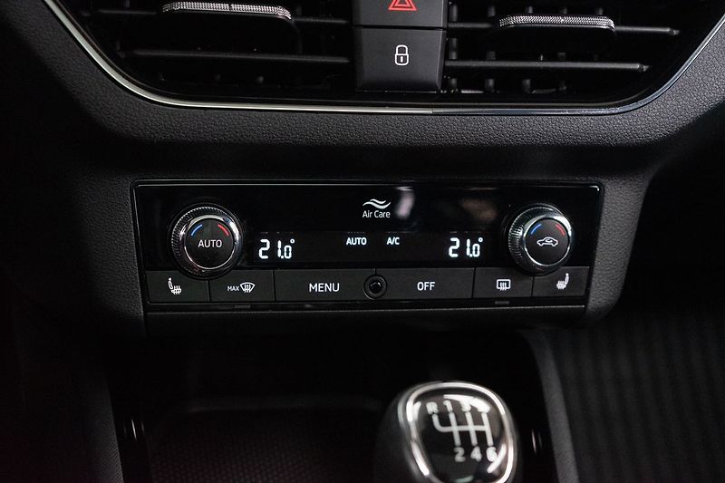 Škoda Kamiq 1.0 TSI MonteCarlo*TAŽNÉ*ČR 1M - fotka 24 z 44