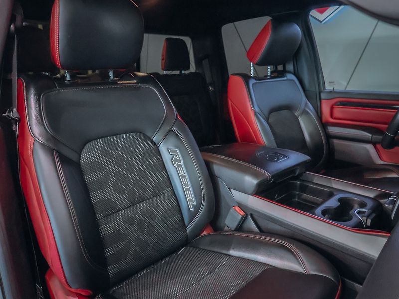 Dodge RAM 1500 5.7 REBEL 295 kW - fotka 32 z 34