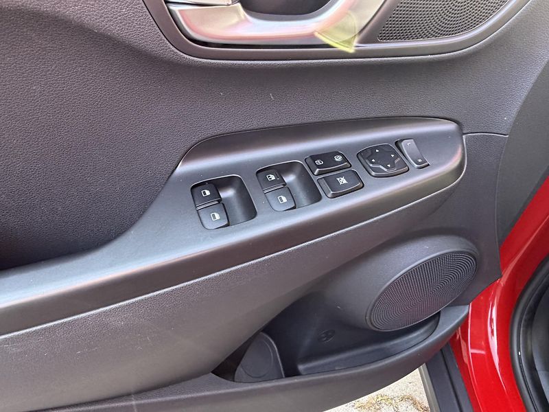 Hyundai Kona eletric-TOP STAV- záruka-40kWh - fotka 13 z 20