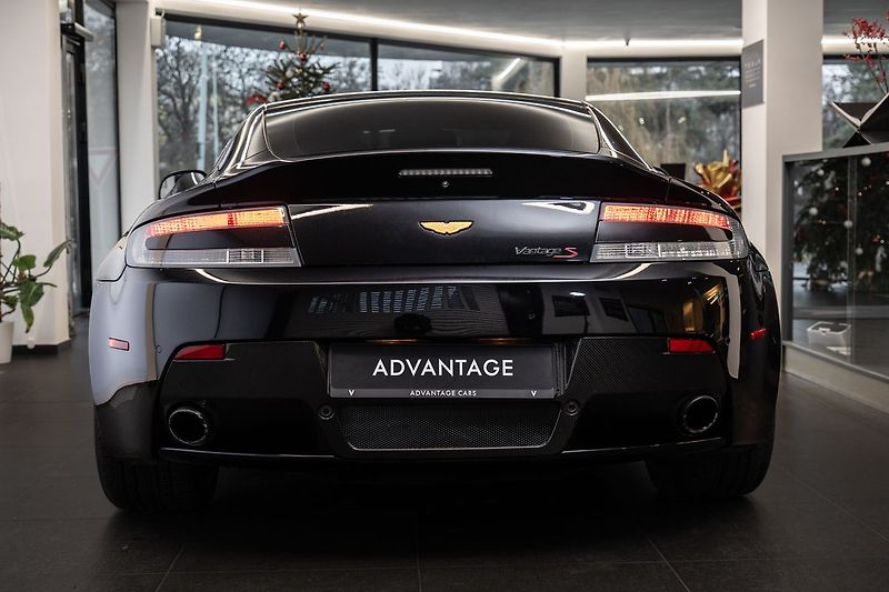 Aston Martin Vantage S - fotka 3 z 18