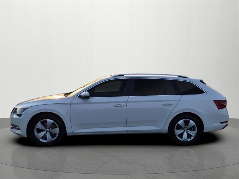 Škoda Superb 2,0 TDI 110 KW STYLE DSG ČR - fotka 4 z 26