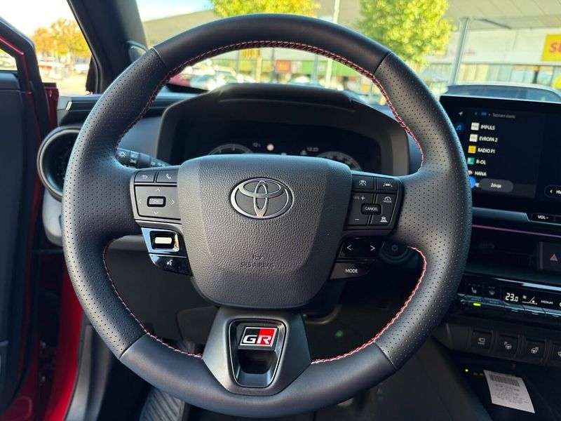 Toyota C-HR 2.0L PHEV 0 - 1 CVT (2x4) 8L G - fotka 8 z 18