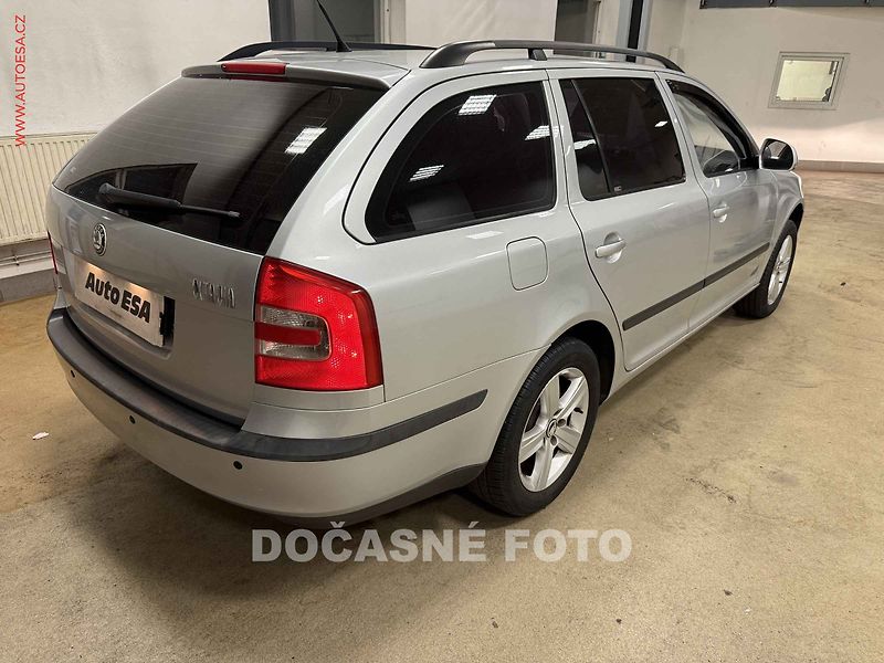Škoda Octavia (2011) 1.6MPi, ČR, servis.kniha, AC - fotka 2 z 3