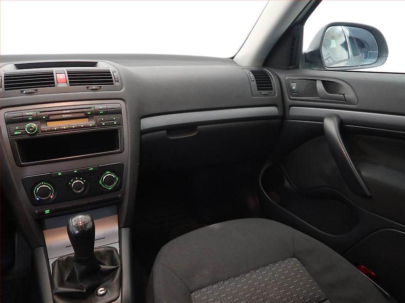 Škoda Octavia (2012) 1.6, nová STK, jezdí výborně - fotka 8 z 12