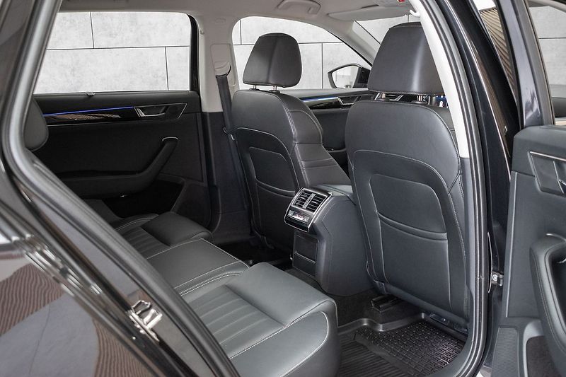 Škoda Superb 2.0TDI L&K*N.TOPENÍ*DPH*ČR 1.M - fotka 12 z 48