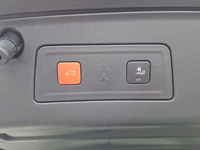 Peugeot 508 SW GT PACK HY 225k e-EAT8 - fotka 31 z 31