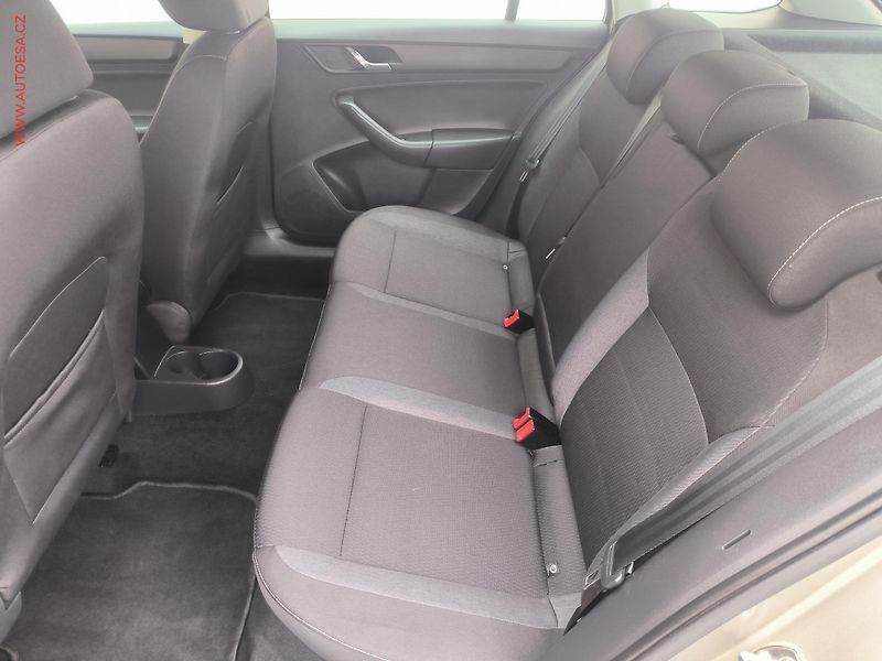 Škoda Rapid (2015) 1.2 TSi Spaceback, Ambition - fotka 10 z 16