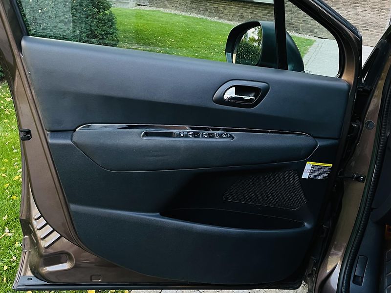 Peugeot 5008 2.0HDi MAN 1MAJITEL SENZORY  - fotka 29 z 43