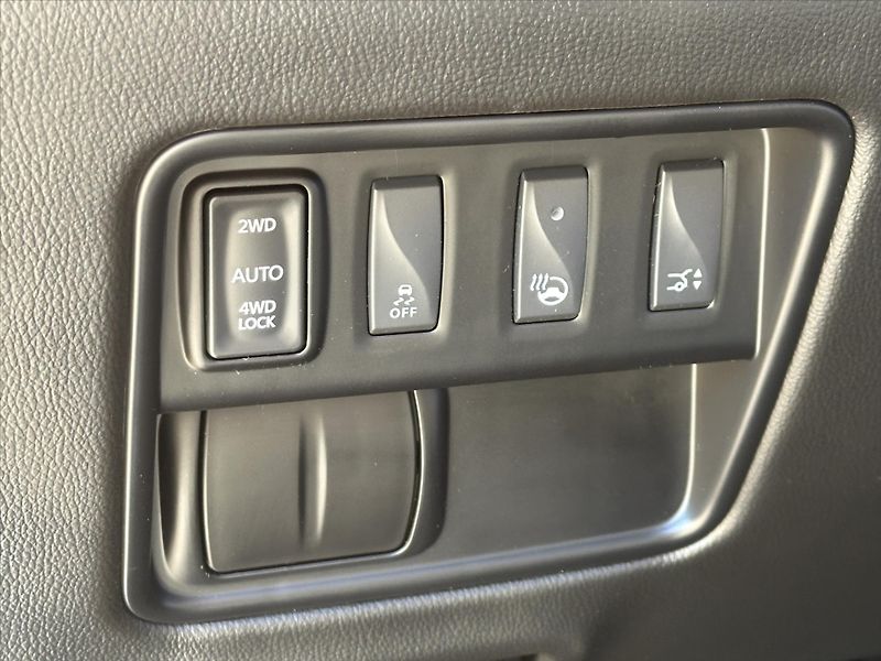 Renault Koleos 2,0 dCi 177k 4x4 Energy Intens - fotka 17 z 39
