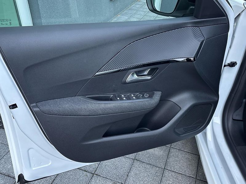 Peugeot 208 STYLE - fotka 13 z 28